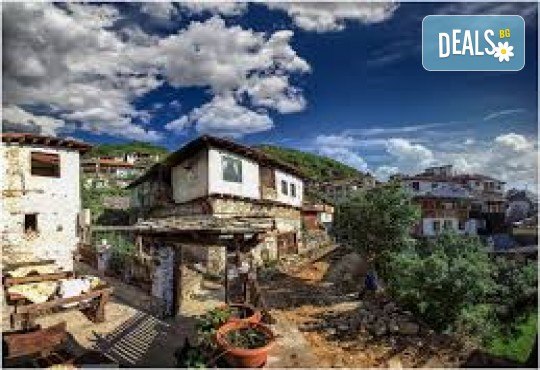 Еднодневна екскурзия до село Делчево и Благоевград с водач и транспорт от Рикотур - Снимка 4