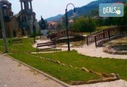 Еднодневна екскурзия до село Делчево и Благоевград с водач и транспорт от Рикотур - Снимка