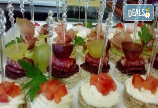 Сет Голямо Парти! 420 бр. сладки и солени коктейлни хапки в 14 плата, аранжирани за директно сервиране от Деличи кетъринг - Снимка 7