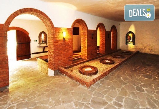 Нова година 2026 в хотел Crystal ice3*, Ниш! 2 Нощувки с празнични вечери, с жива музика, напитки без лимит и транспорт от Комфорт Травел - Снимка 9