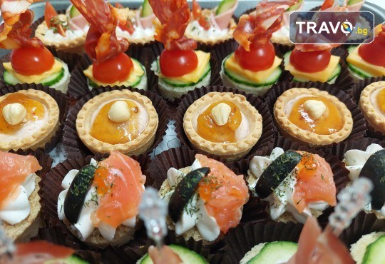 Рожден ден Party Set от 180 бр. солени и сладки коктейлни хапки в 6 плата, аранжирани за директно сервиране от Деличи кетъринг - Снимка 1