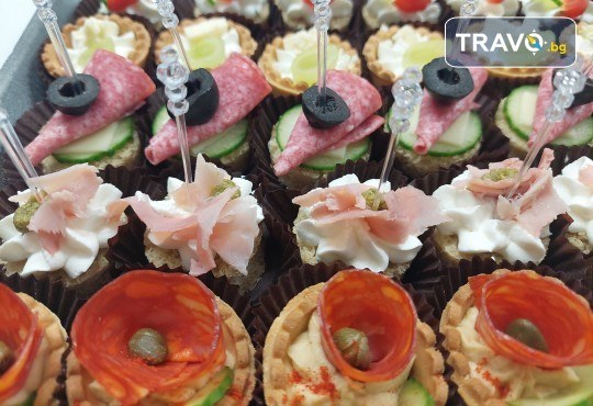 Рожден ден Party Set от 180 бр. солени и сладки коктейлни хапки в 6 плата, аранжирани за директно сервиране от Деличи кетъринг - Снимка 4