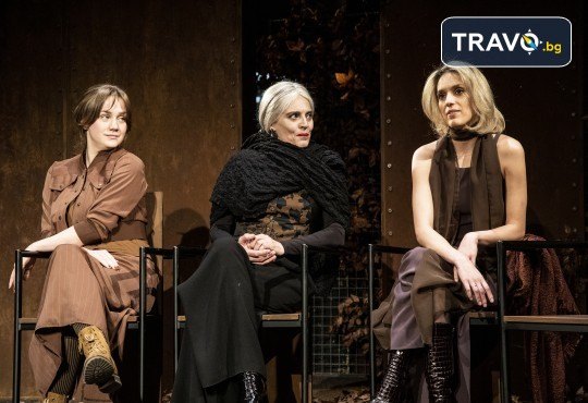 Гледайте Василена Атанасова, Леонид Йовчев, Ирини Жамбонас и Даниел Цочев в Есенна градина на 15-ти януари (четвъртък) в Малък градски театър Зад канала - Снимка 1