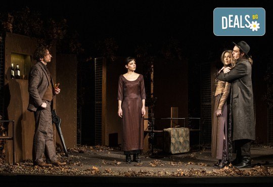 Гледайте Василена Атанасова, Леонид Йовчев, Ирини Жамбонас и Даниел Цочев в Есенна градина на 15-ти януари (четвъртък) в Малък градски театър Зад канала - Снимка 9