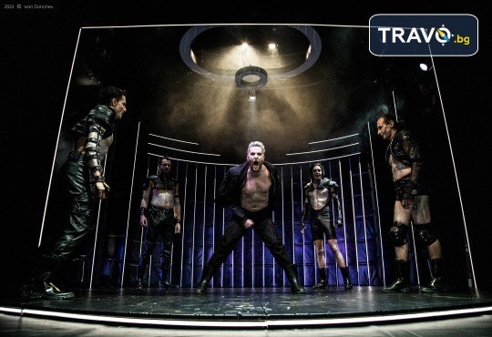 Гледайте Анастасия Лютова, Богдан Бухалов и Весела Бабинова в Портокал с часовников механизъм на 13-ти януари (вторник) в Малък градски театър Зад канала - Снимка 4