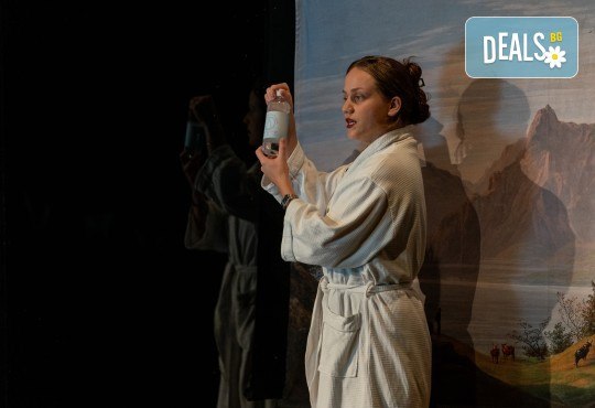 Гледайте Мак Маринов и Малин Кръстев в постановката Обществен враг на 09-ти януари (петък) в Малък градски театър Зад канала - Снимка 3