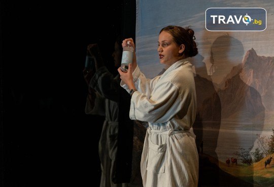 Гледайте Мак Маринов и Малин Кръстев в постановката Обществен враг на 09-ти януари (петък) в Малък градски театър Зад канала - Снимка 3