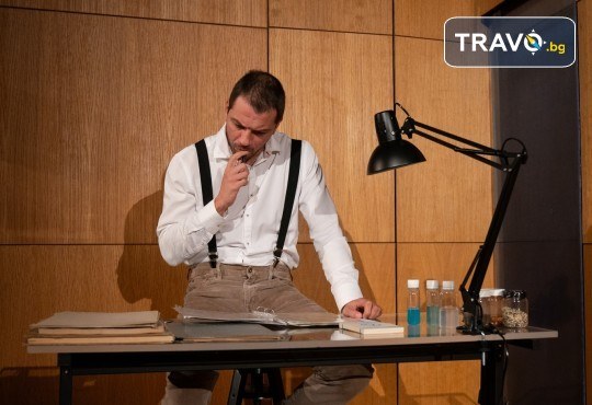 Гледайте Мак Маринов и Малин Кръстев в постановката Обществен враг на 09-ти януари (петък) в Малък градски театър Зад канала - Снимка 4