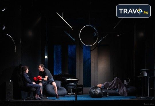 На 10-ти януари (събота) гледайте Неделя вечер с Анастасия Лютова, Василена Атанасова и Иван Юруков в Малък градски театър Зад канала - Снимка 3