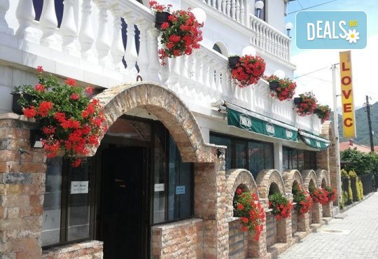 Екскурзия до Северна Македония за 8 Март: 2 нощувки със закуски и 1 празнична вечеря с неограничени напитки в Охрид, плюс транспорт и посещение на Скопие, от Поход - Снимка 11