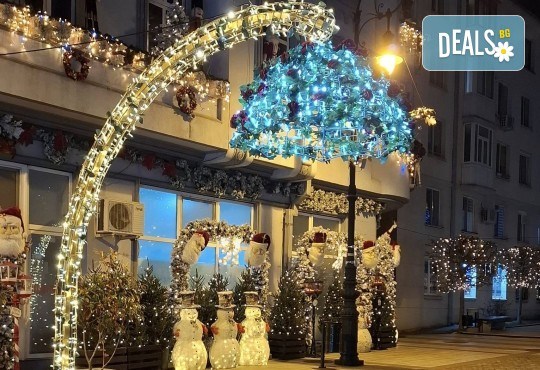 Коледна приказка в Крайова! Еднодневна екскурзия до красивите коледни базари и транспорт от Рикотур - Снимка 2