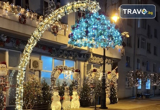 Коледна приказка в Крайова! Еднодневна екскурзия до красивите коледни базари и транспорт от Рикотур - Снимка 2