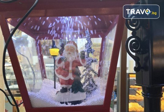 Коледна приказка в Крайова! Еднодневна екскурзия до красивите коледни базари и транспорт от Рикотур - Снимка 3