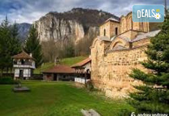 Еднодневна екскурзия за Кулинарен фестивал до Пирот и Димитровград с водач и транспорт от Роял Холидейз - Снимка 3