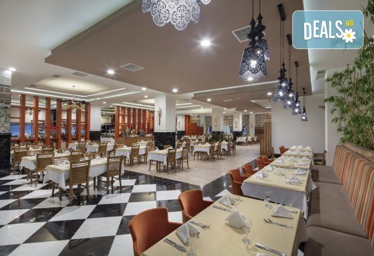 Ultra All Inclusive в Royal Garden Beach хотел 5*, Алания, Анталия! 7 нощувки, открити и закрит басейн, водни пързалки, безплатно за дете до 11.99 г. и транспорт от Belprego Travel - Снимка 4