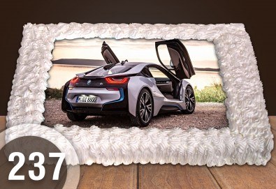 Експресна торта за 2 часа! Голяма детска торта 20, 25 или 30 парчета със снимка на любим герой от Сладкарница Джорджо Джани - Снимка