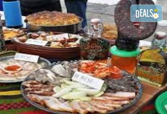 Еднодневна екскурзия за Празника на сланината и греяната ракия в Априлци с водач и транспорт от Комфорт Травел! - Снимка 5