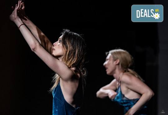 Театрална постановка Пияните с Весела Бабинова и Анастасия Лютова на 01-ви февруари (неделя) в Малък градски театър Зад канала - Снимка 5