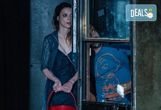 Театрална постановка Пияните с Весела Бабинова и Анастасия Лютова на 01-ви февруари (неделя) в Малък градски театър Зад канала - Снимка 3