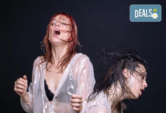 Театрална постановка Пияните с Весела Бабинова и Анастасия Лютова на 01-ви февруари (неделя) в Малък градски театър Зад канала - Снимка 2