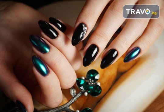 ТОП маникюр с гел лак Black Bottle, CND, каучукова база и 2 арт рисувани декорации от Art beauty studio S&D - Снимка 1