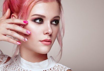 ТОП маникюр с гел лак Black Bottle, CND, каучукова база и 2 арт рисувани декорации от Art beauty studio S&D - Снимка