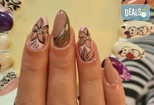 Изграждане на ноктопластика с гел и маникюр с гел лак на Black Bottle, CND или Gelish в Art beauty studio S&D, в центъра на София - Снимка 13