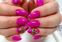 Изграждане на ноктопластика с гел и маникюр с гел лак на Black Bottle, CND или Gelish в Art beauty studio S&D, в центъра на София - Снимка