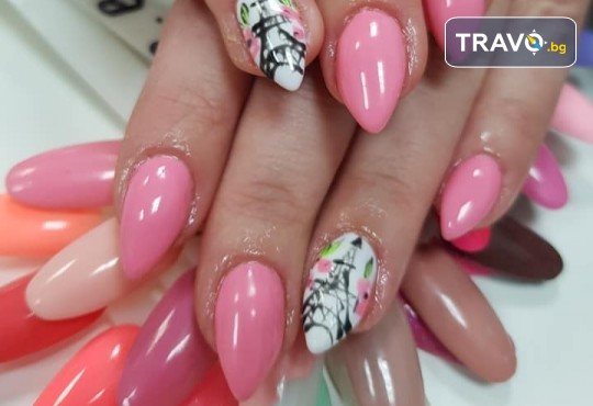 Изграждане на ноктопластика с гел и маникюр с гел лак на Black Bottle, CND или Gelish в Art beauty studio S&D, в центъра на София - Снимка 5