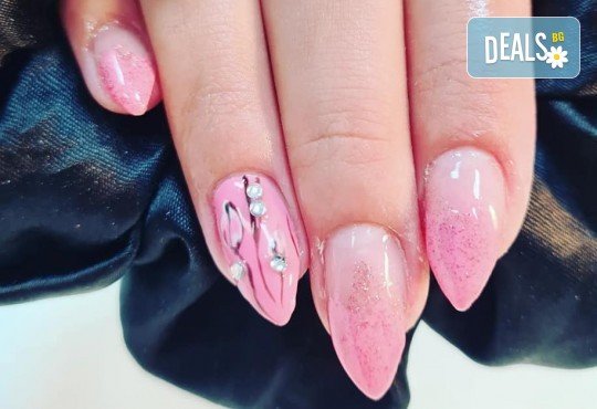 Изграждане на ноктопластика с гел и маникюр с гел лак на Black Bottle, CND или Gelish в Art beauty studio S&D, в центъра на София - Снимка 10