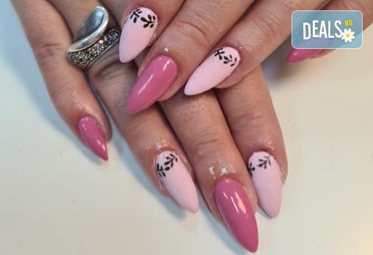 Изграждане на ноктопластика с гел и маникюр с гел лак на Black Bottle, CND или Gelish в Art beauty studio S&D, в центъра на София - Снимка 11