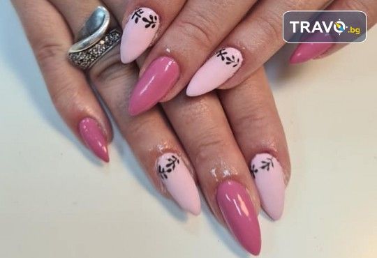 Изграждане на ноктопластика с гел и маникюр с гел лак на Black Bottle, CND или Gelish в Art beauty studio S&D, в центъра на София - Снимка 11