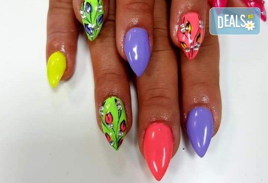 Изграждане на ноктопластика с гел и маникюр с гел лак на Black Bottle, CND или Gelish в Art beauty studio S&D, в центъра на София - Снимка 7