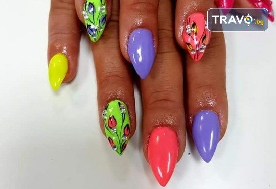 Изграждане на ноктопластика с гел и маникюр с гел лак на Black Bottle, CND или Gelish в Art beauty studio S&D, в центъра на София - Снимка 7