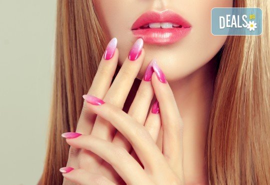 Изграждане на ноктопластика с гел и маникюр с гел лак на Black Bottle, CND или Gelish в Art beauty studio S&D, в центъра на София - Снимка 2
