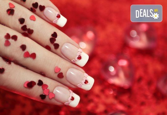 Изграждане на ноктопластика с гел и маникюр с гел лак на Black Bottle, CND или Gelish в Art beauty studio S&D, в центъра на София - Снимка 1