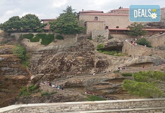 Великден в Гърция: 3 нощувки, 3 закуски, посещение на Солун, възможност за Великденски обяд и посещение на скалните манастири в Метеора, с транспорт от Рикотур - Снимка 5