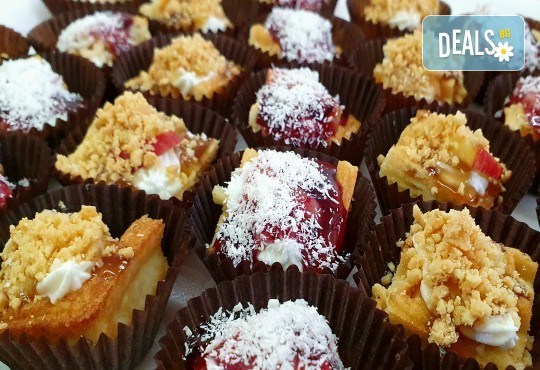 Вкусни изкушения! 100 бр. неустоими сладки хапки с различни вкусове за Вашия повод от Мечо Фууд Кетъринг - Снимка 1