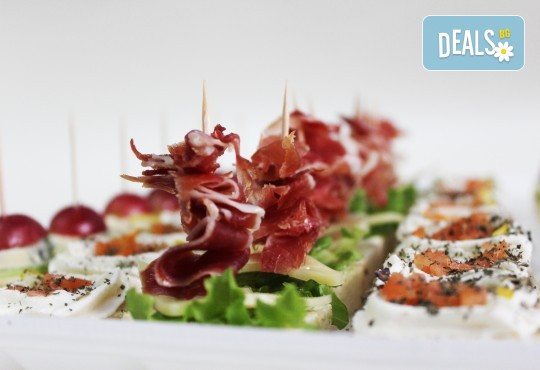 135 или 240 солени и сладки хапки за Вашето парти от Мечо Фууд Кетъринг - Снимка 10