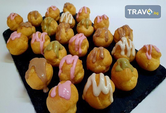 Перфектният вкус! 50 десертни еклера с ягодов крем или шоколад, тунквани във вкус по избор от МЕЧО ФУУД КЕТЪРИНГ - Снимка 1
