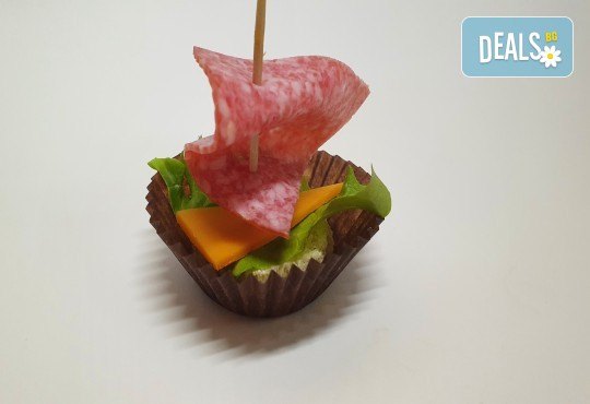 Италианско меню за вашия празник! 100 бр. солени хапки и италиански тарталети плюс ПОДАРЪК плато гофрети от Мечо Фууд Кетъринг - Снимка 3