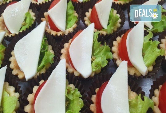 Италианско меню за вашия празник! 100 бр. солени хапки и италиански тарталети плюс ПОДАРЪК плато гофрети от Мечо Фууд Кетъринг - Снимка 2