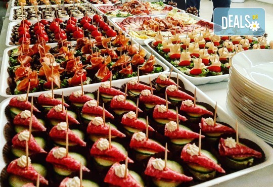 Италианско меню за вашия празник! 100 бр. солени хапки и италиански тарталети плюс ПОДАРЪК плато гофрети от Мечо Фууд Кетъринг - Снимка 1