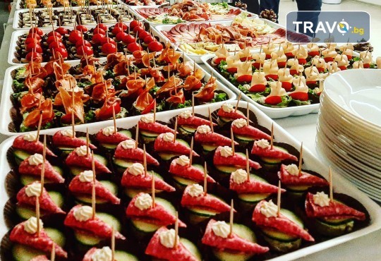 Италианско меню за вашия празник! 100 бр. солени хапки и италиански тарталети плюс ПОДАРЪК плато гофрети от Мечо Фууд Кетъринг - Снимка 1