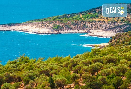 За Великден до остров Тасос: 2 нощувки със закуски и 1 вечеря в Lena apartments Potos Thassos, плюс транспорт и посещение на Кавала, от Поход - Снимка 1