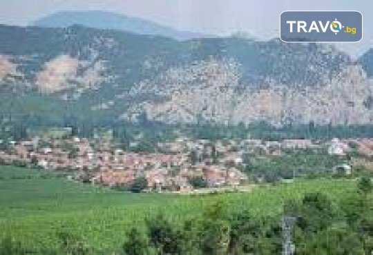 Екскурзия до Попова кула за 8 март! 1 нощувка със закуска, вечеря с неограничени напитки и жива музика, и транспорт от Комфорт Травел - Снимка 6