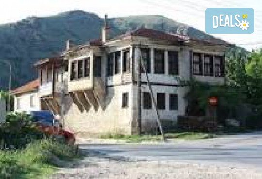 Екскурзия до Попова кула за 8 март! 1 нощувка със закуска, вечеря с неограничени напитки и жива музика, и транспорт от Комфорт Травел - Снимка 3