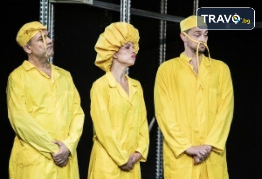 Нов авторски спектакъл на Теди Москов Хайде да се трепаме на 06-ти март (петък) в Малък градски театър Зад канала - Снимка 1