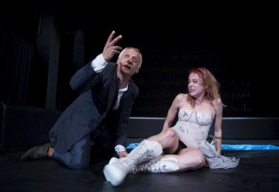 Театрална постановка Пияните с Весела Бабинова и Анастасия Лютова на 28-ми март (събота) в Малък градски театър Зад канала - Снимка