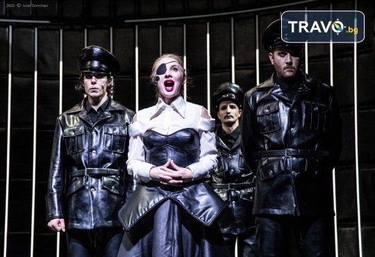 Гледайте Анастасия Лютова, Богдан Бухалов и Весела Бабинова в Портокал с часовников механизъм на 21-ви март (събота) в Малък градски театър Зад канала - Снимка 9